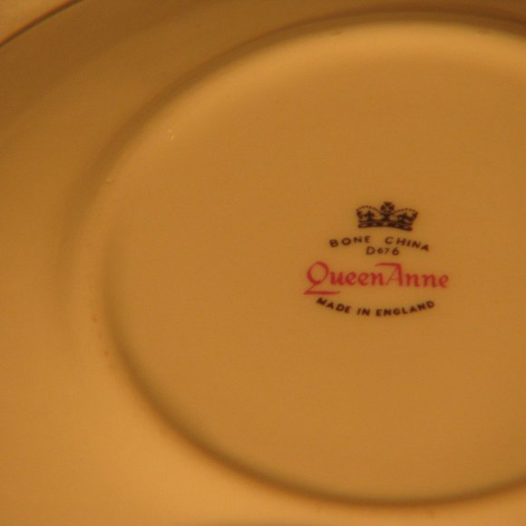 Queen Anne Bone China Silver Jubilee Commemorative Cup and Saucer - Picture 3 of 4